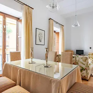 Apartamento Komodo Sierpes: Bright & Classy, Sevilla